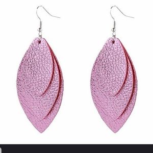 Adorable Triple Leaf dangle earrings